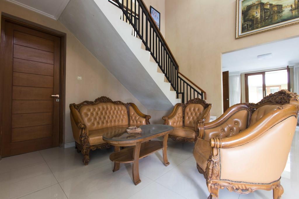 Guest house Reddoorz Near Pasar Santa 2*