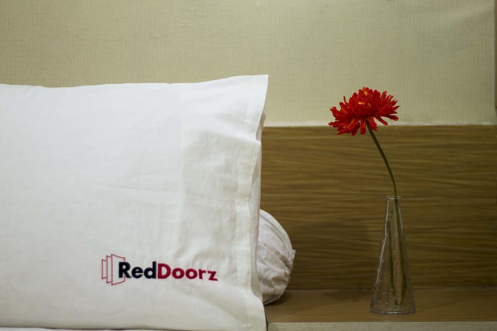 Reddoorz Near Pasar Santa